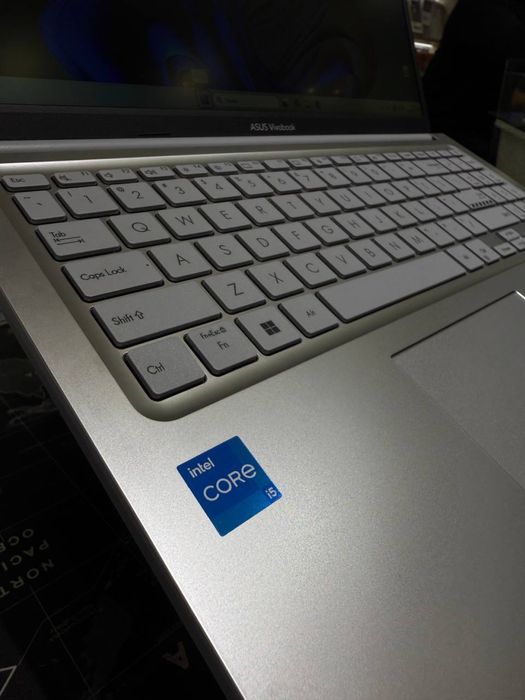Asus VivoBook X1504V i5-13/8/512