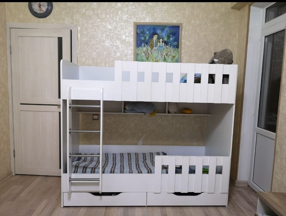 Кровать детская двухъярусная двухярусная новая манеж