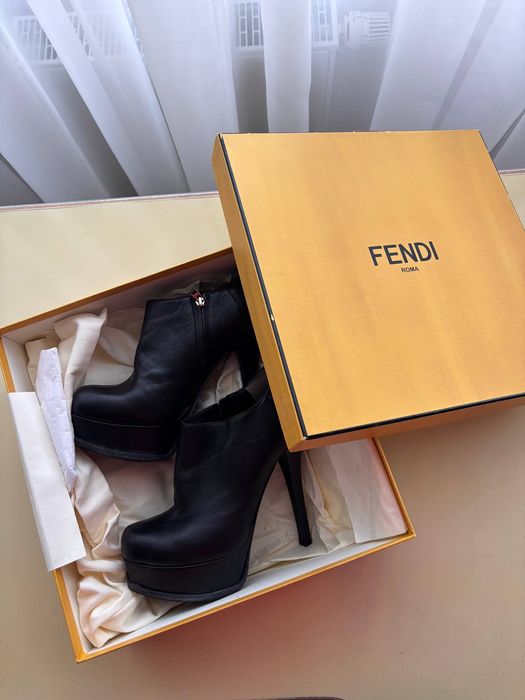 Дамски боти до глезена Fendi