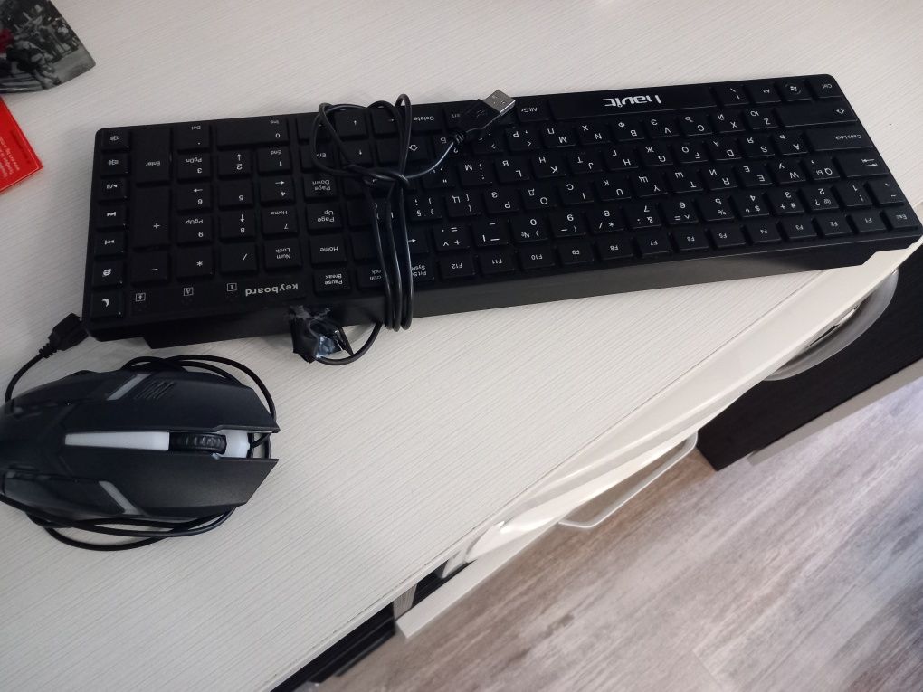 Настолен компютър Asus+подарък мишка и клавиатура