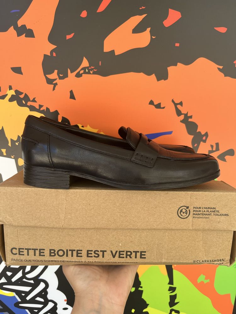 Обувки на Clarks