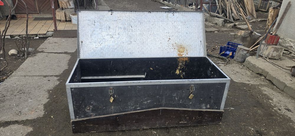 Vand lada de scule pt autoutilitare