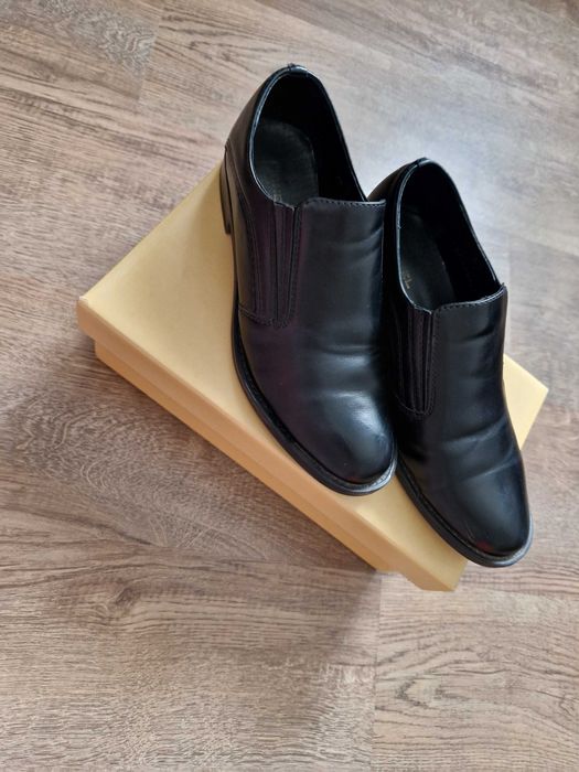 Школьная обувь на мальчика 2000 тенге