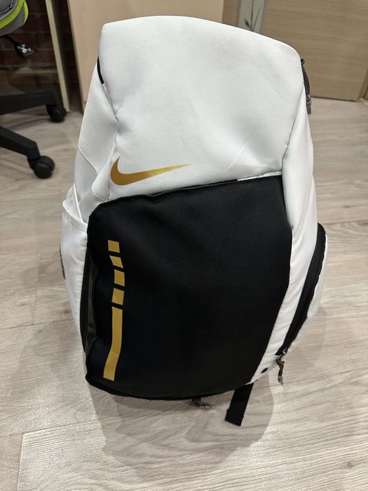 Продаю Nike рюкзак