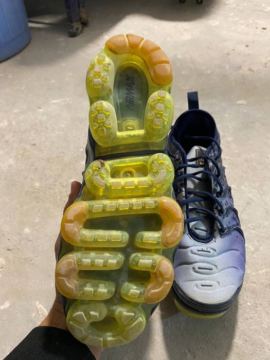 Nike Air VaporMax Plus Geometric. Yugirish uchun krasovka