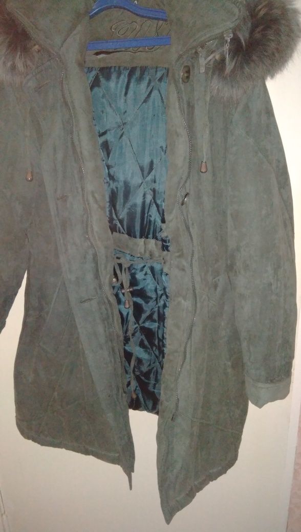 Зимняя куртка женская с капюшеном р. 46-48