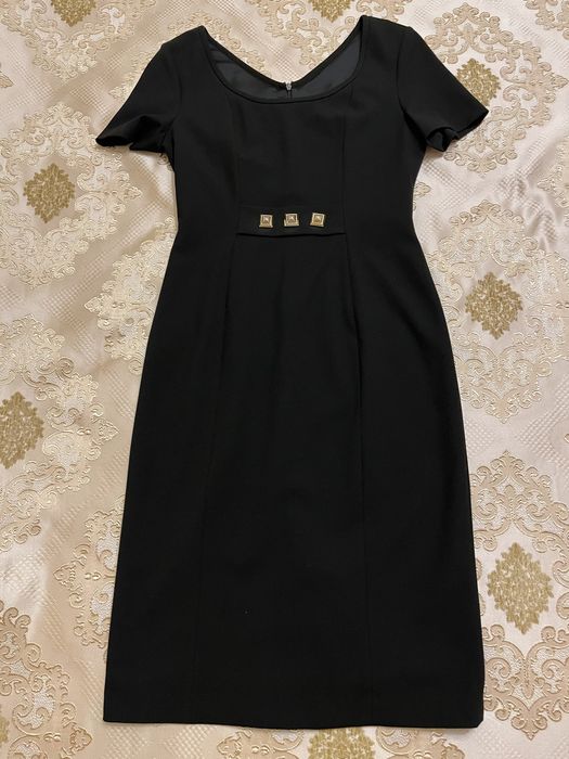 Платье черное с вставкой на поясе