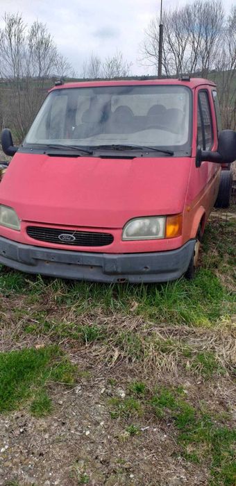 Autoutilitară pentru piese de schimb