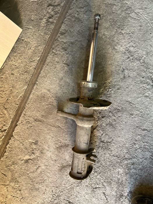 Стойки приоры бу рабочие х2