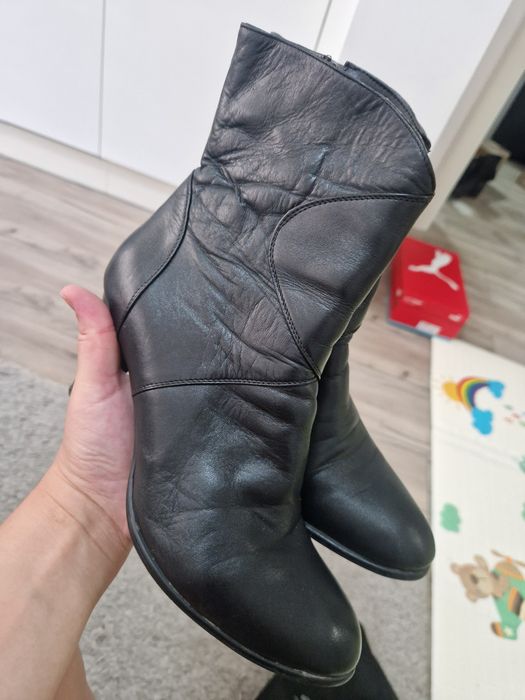 Botine din piele
