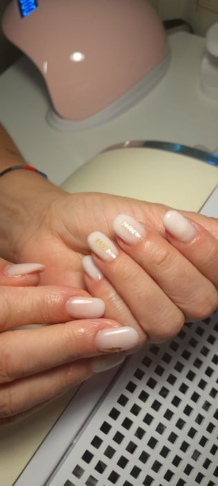 Aplic unghii cu gel piata progresu 80 lei