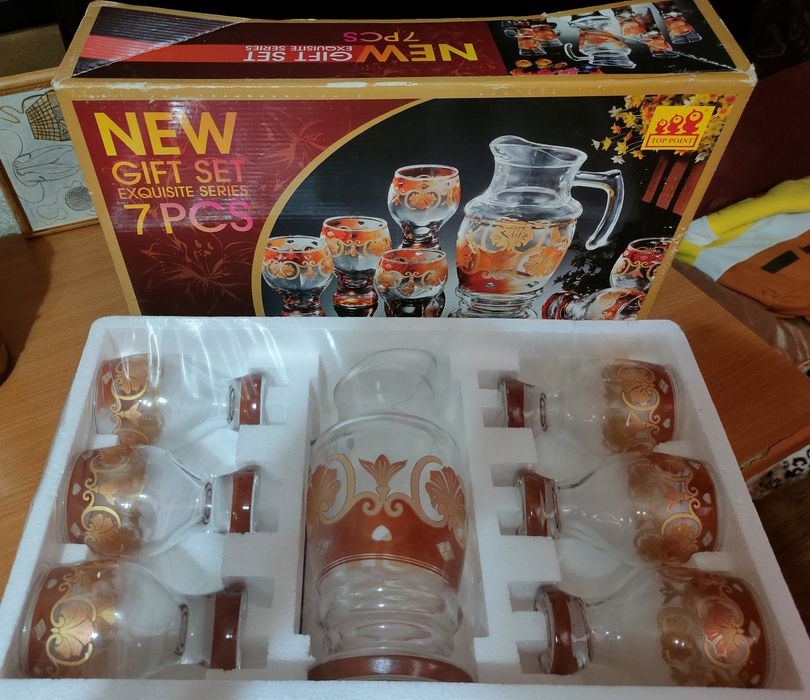 Графин с фужерами