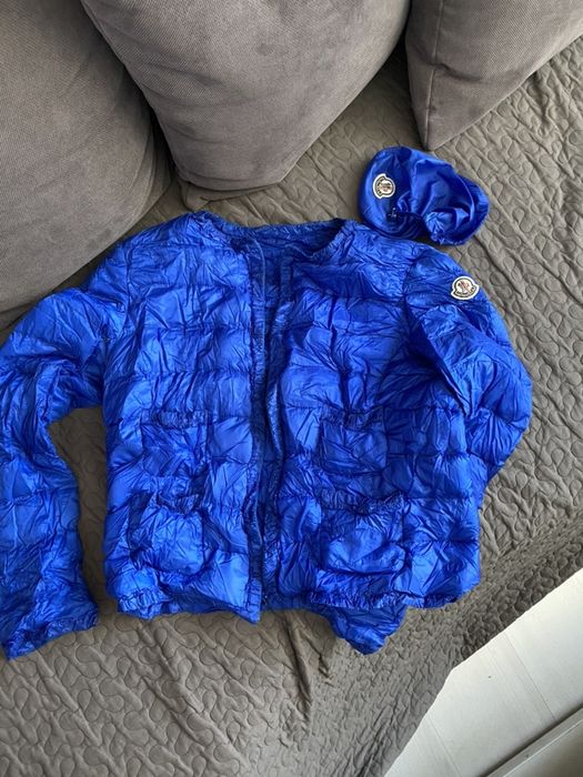Moncler 4 размер 370 лв.Якето е за всички сезони.