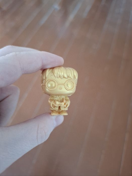 Продаю золотой Гарри поттер