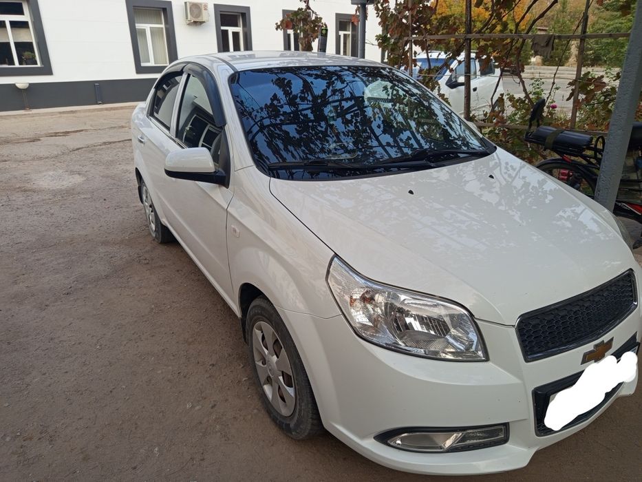 Nexia 3 moshinasi sotiladi