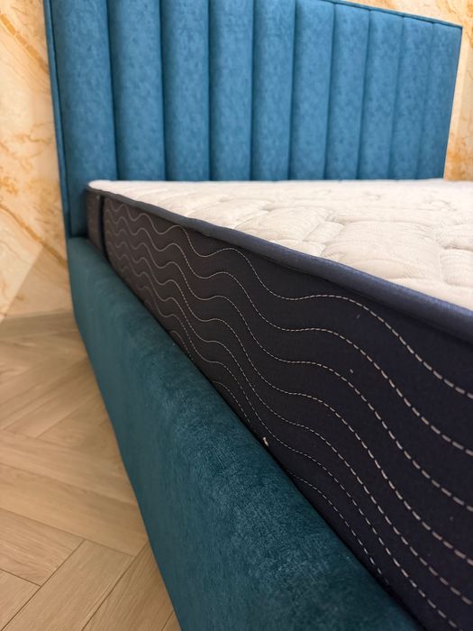 Кровать двуспальная + матрас