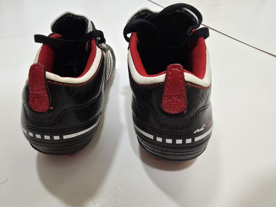 Adidasi ghete fotbal cu crampoane copii de piele Adidas 30