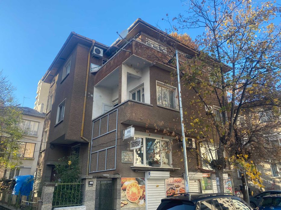 Продава се 4-стаен апартамент 158 кв.м  Пловдив/Център – 4 изложения,