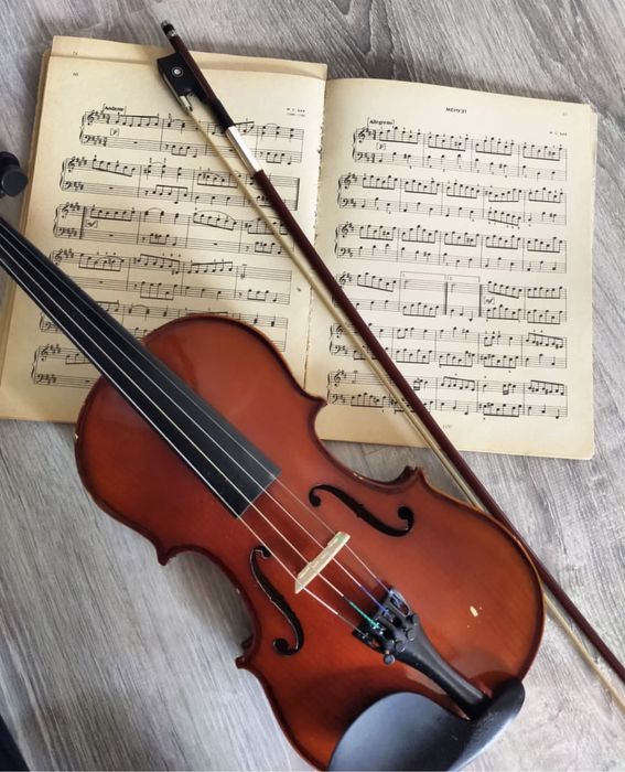 Скрипка 3/4 ( 35к тг, договорная) пишите На уатсап