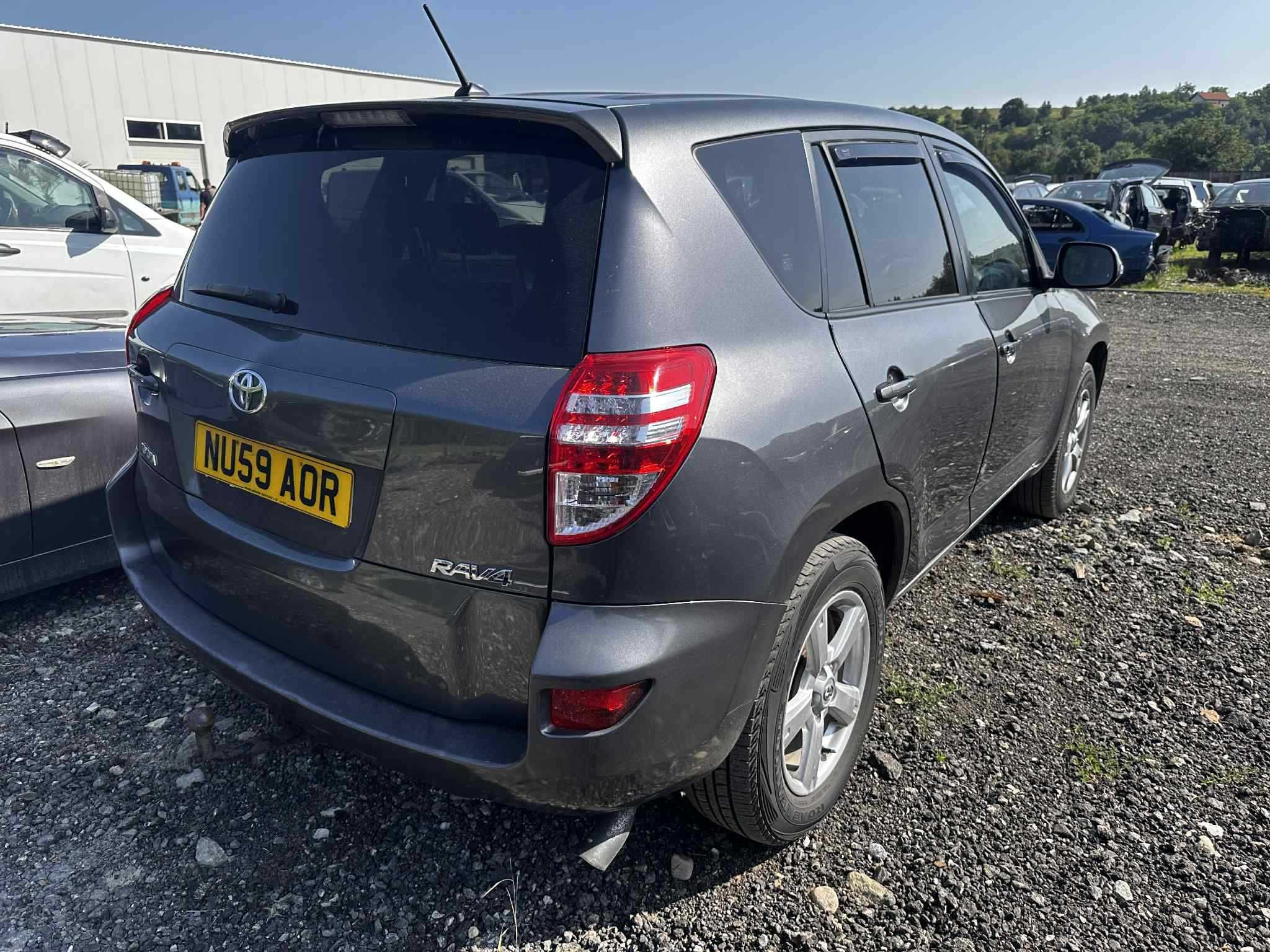Продава се на части: Toyota RAV4 2.2 D-4D 2011