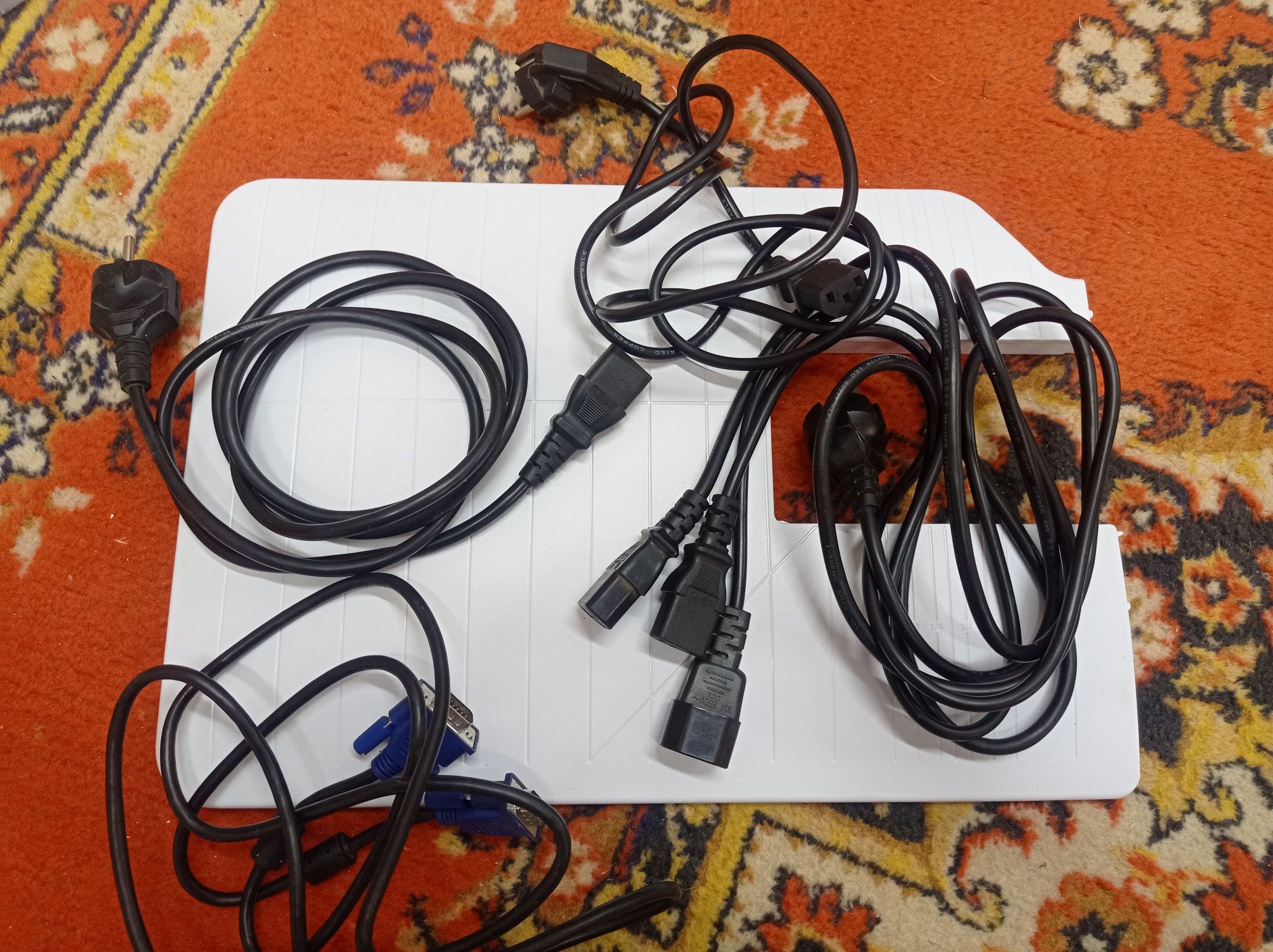 Различные шнуры, USB, HDMI, переходники, интернет кабель