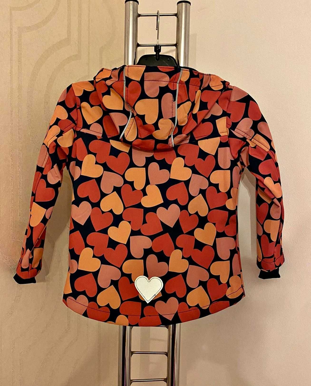Geaca softshell primavara-toamna cu imprimeu inimioare - MARIME 98