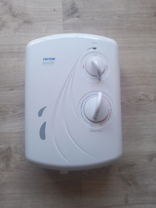 Vând instant pentru apa calda marca TRITON SEVILE