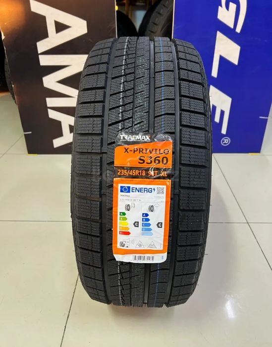 235,45,R18 Tracmax S360