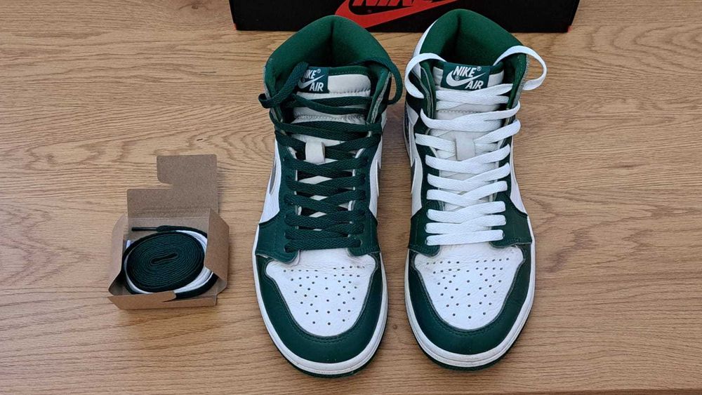 Jordan 1 Retro High OG
Gorge Green marimea 41