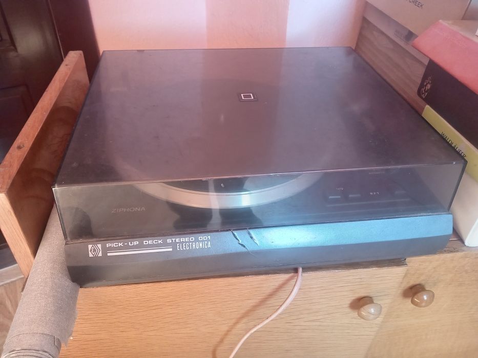 Pick up old music, video casetofon