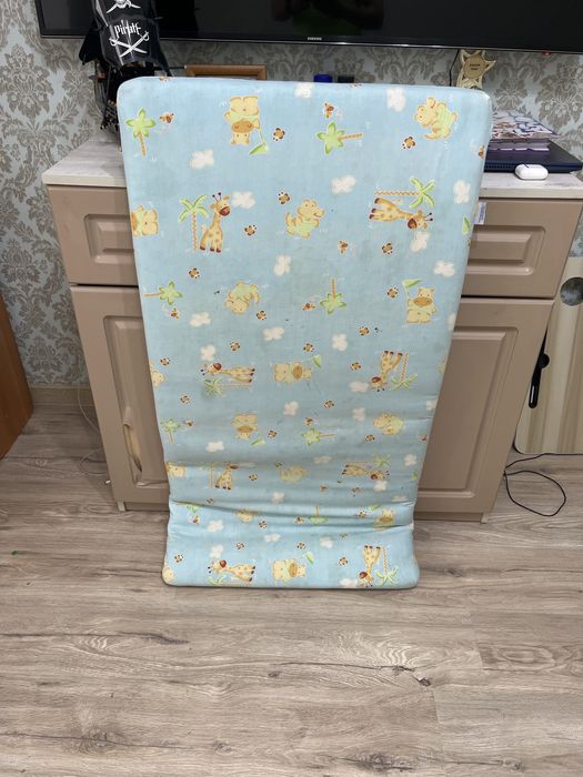 Матрас детский, ребенок вырос, без надобности лежит.