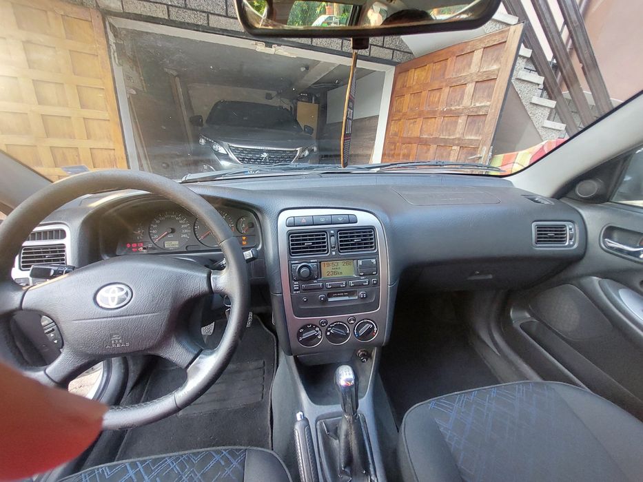 Тойота Авенсис D4D 2000 куб.