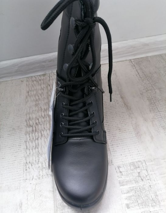 Полицейски кубинки 42 номер.