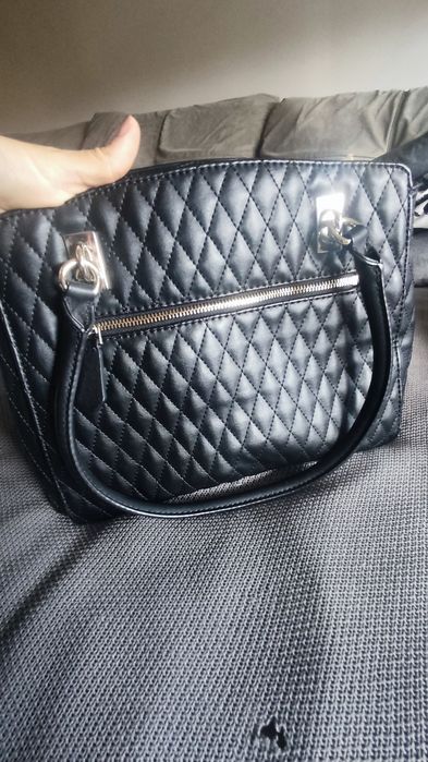 Нова чанта Guess