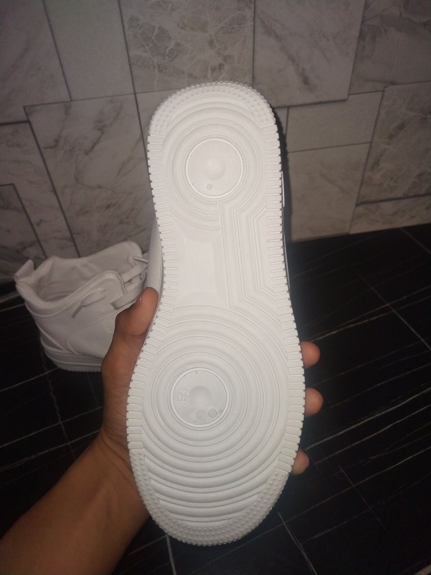 Nike krosovka yangi