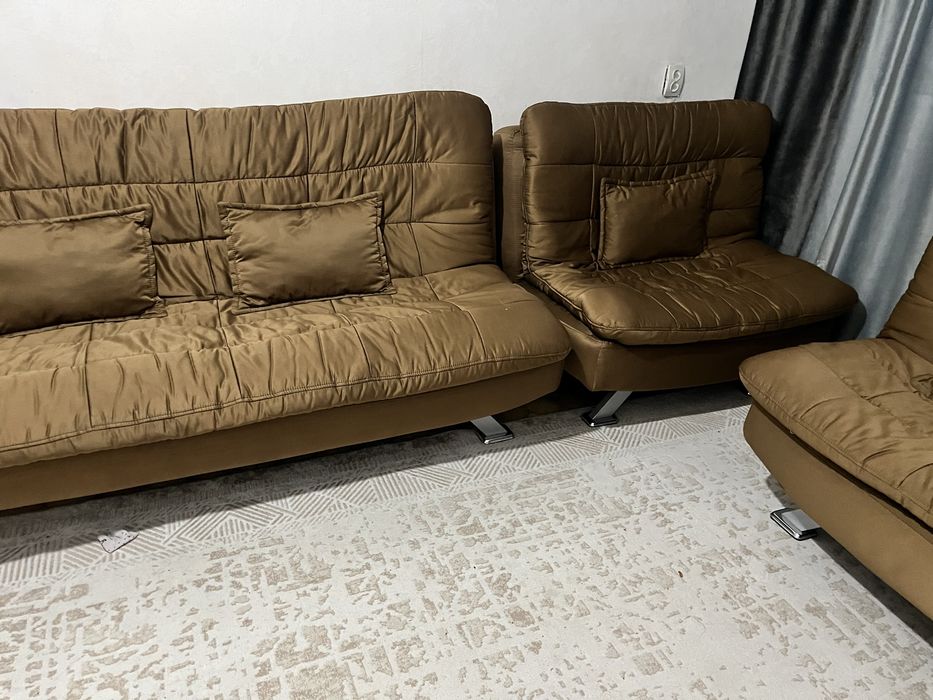 Продам диван+два кресла