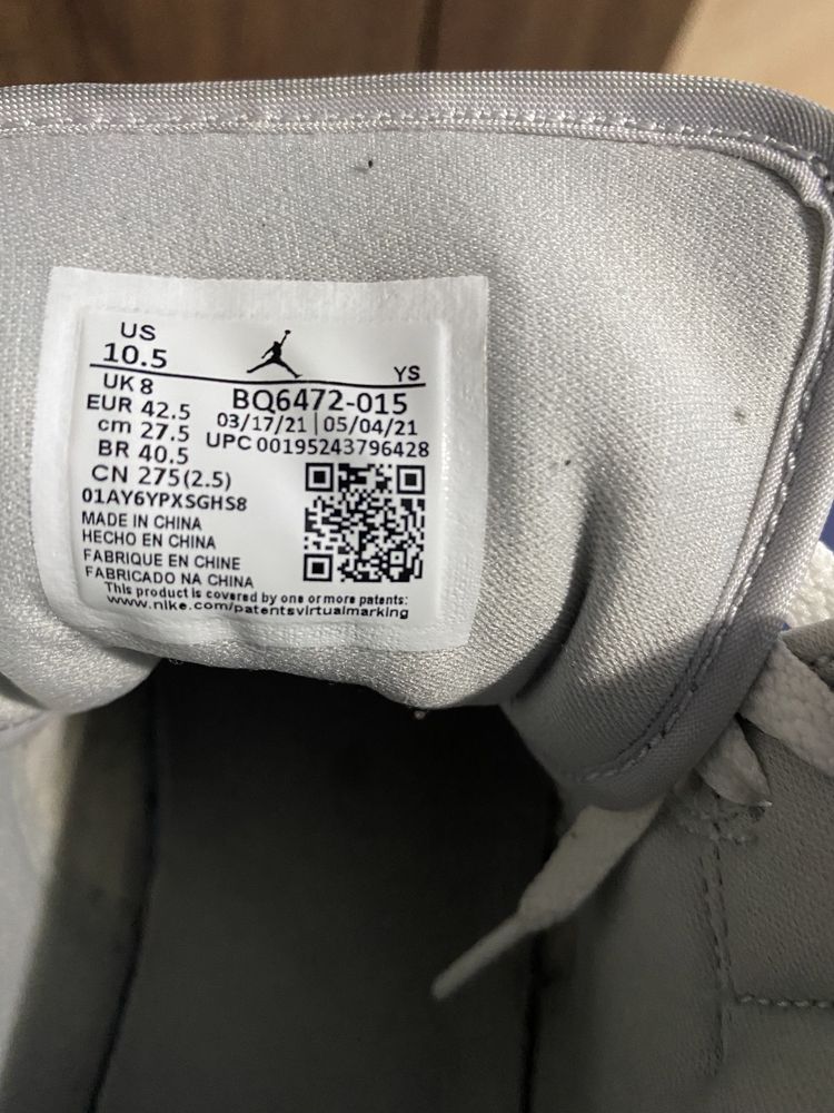 Jordan 1 mid Light Smoke Grey