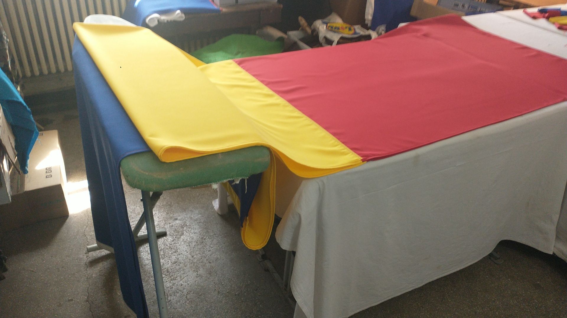 Steag tricolor ,Mare,5m L/ 2,50 lățime ,doar la comandă