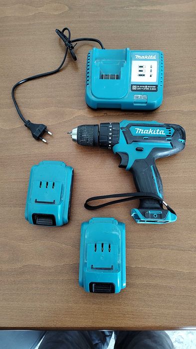 Продавам винтоверт Макита с 2 батерии и зарядно