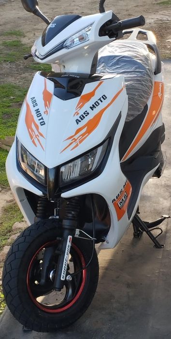 Продам скутер, ездили 1 год