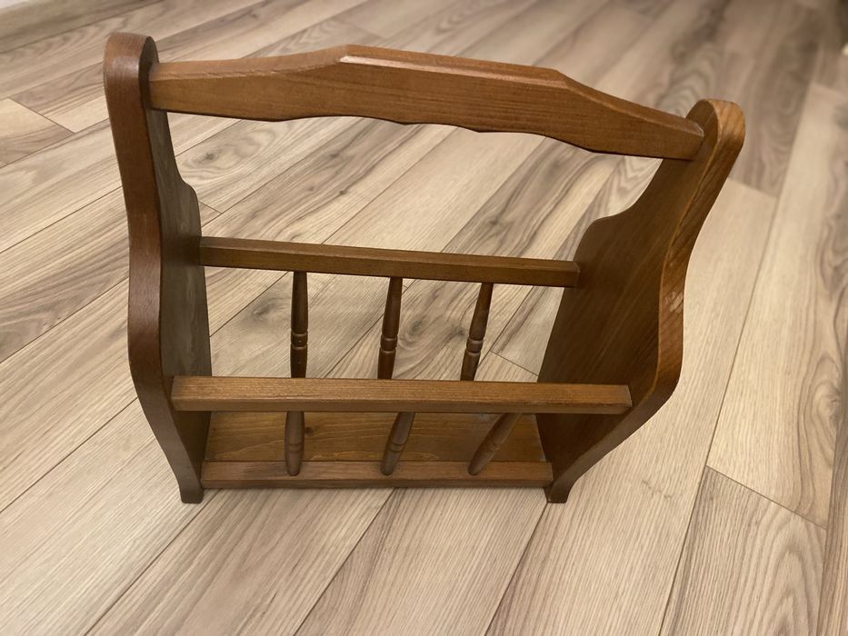 Vand suport lemn pentru reviste