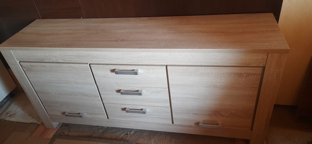 Comoda/servanta cu 2 usi /3 sertare