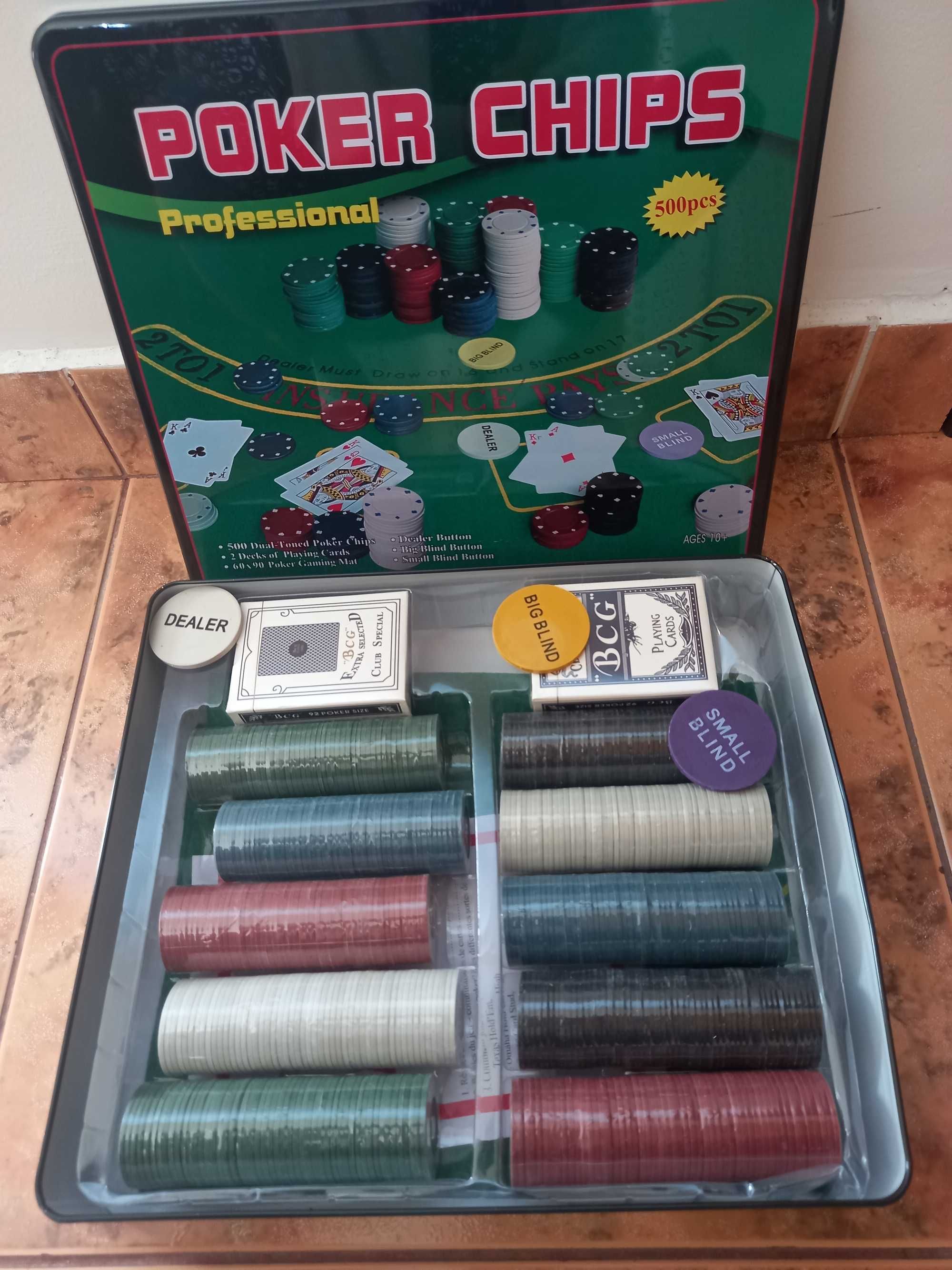 joc de poker cu 500 de piese si doua pachete de carti