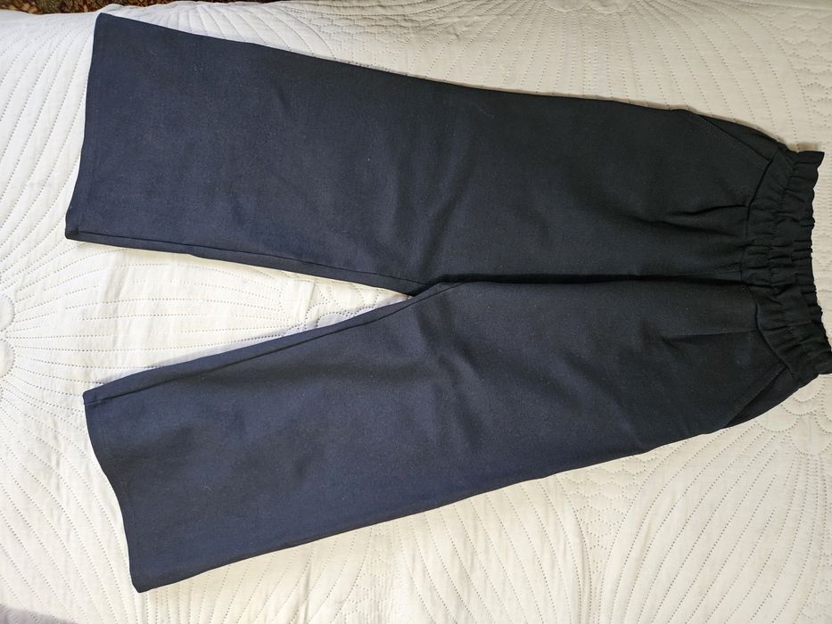 Продам теплые качественные брюки школьные на девочку