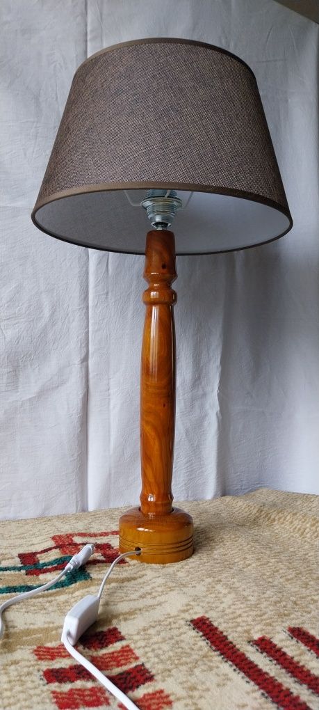 Lampa lemn masiv salcâm și prun, lucrata manual, finisata cu shellac
