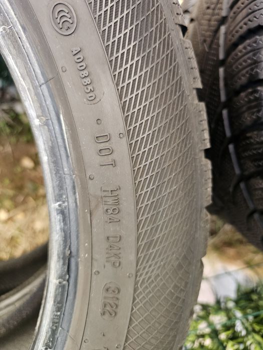 235/50/19 Continental