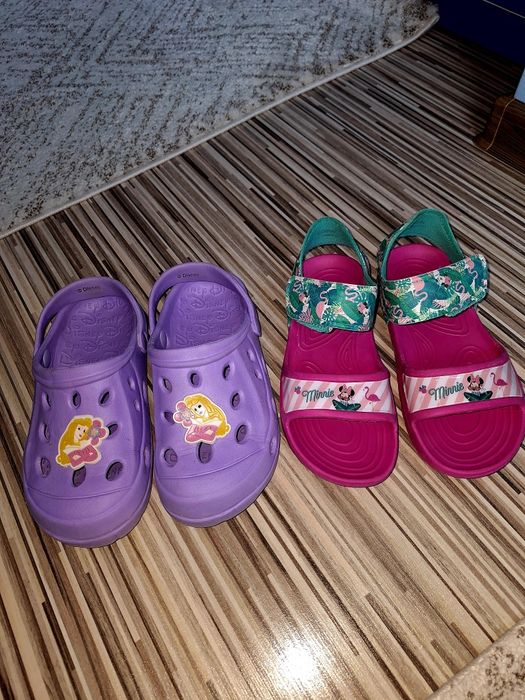 Sandale Minnie marime 32 si crocsi Disney marime 32/33.