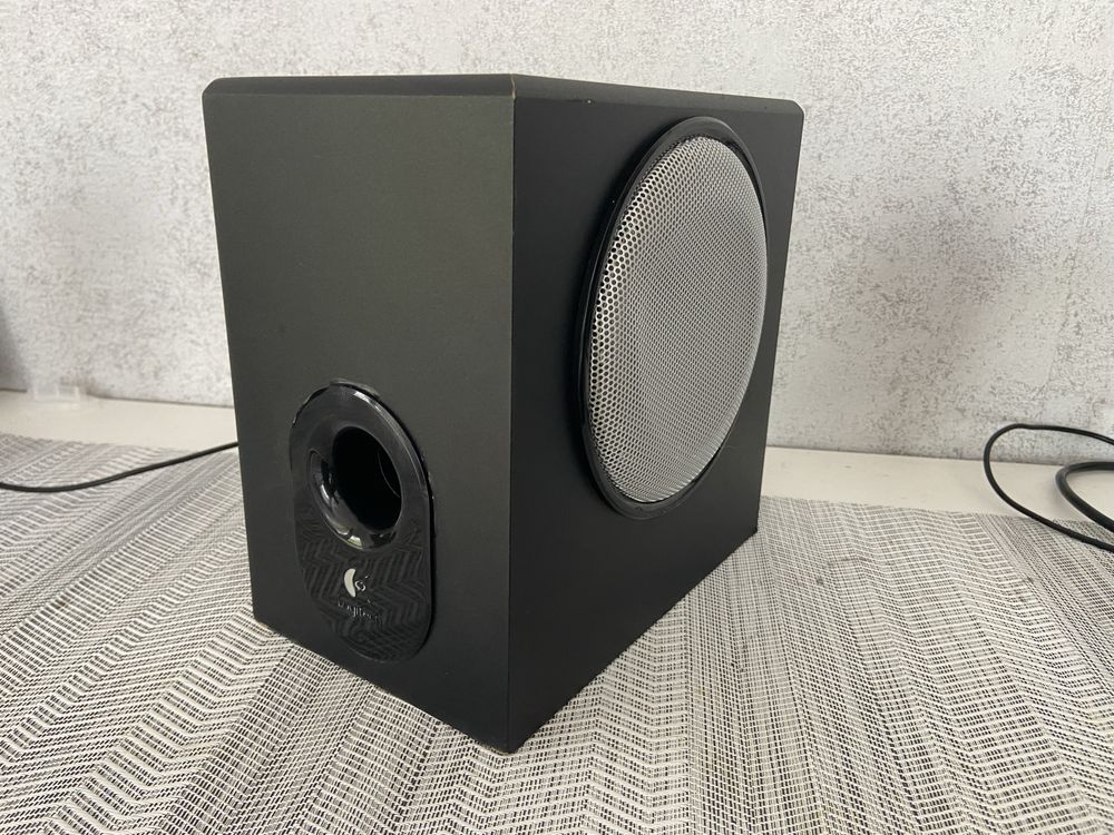 Буфер С Колони Logitech X-230 2.1