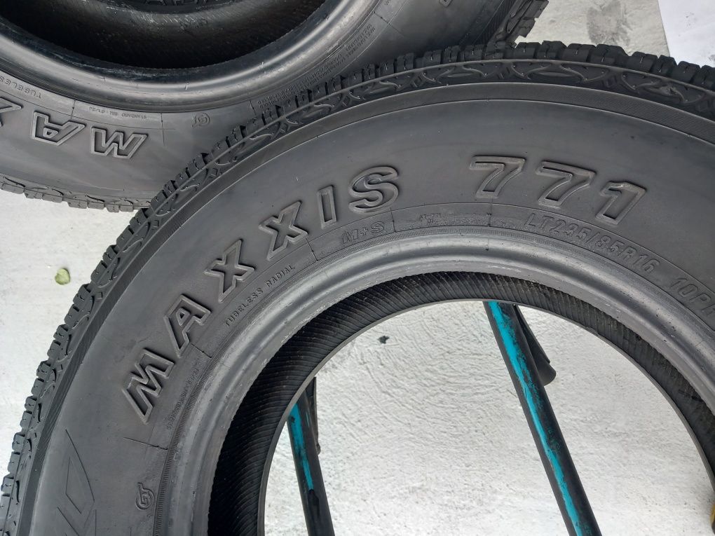 Maxxis 235 85 r16 vara