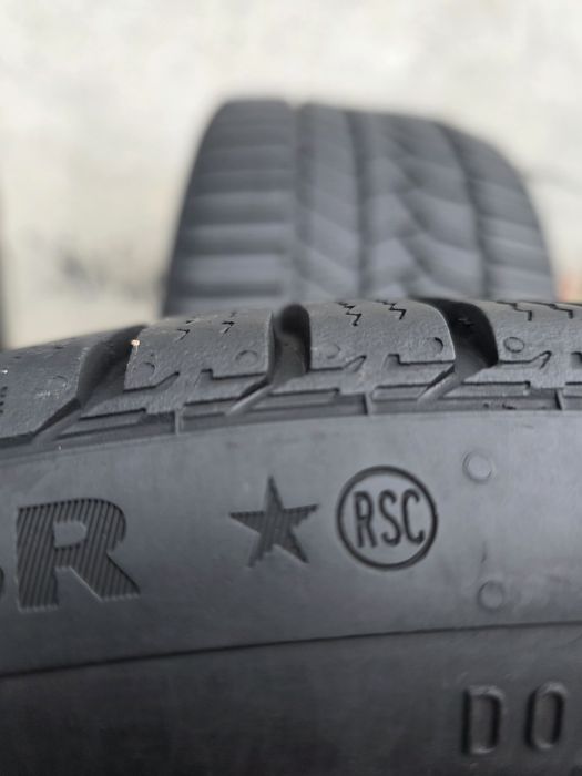 Vând două anvelope de iarna continental 255 35 19 dot 4922